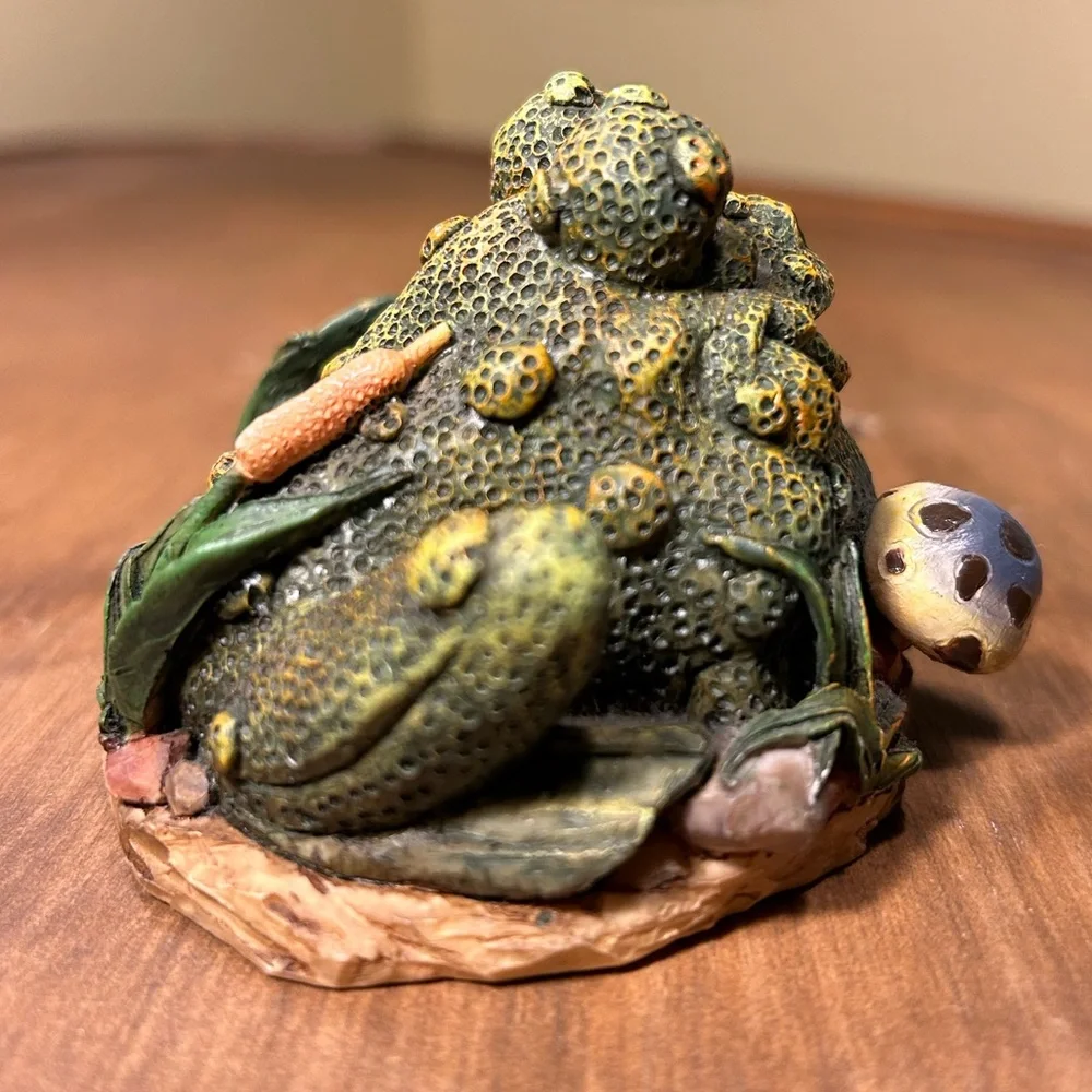1999 Frog Follies By Character Collectibles Frog/Toad Sitting in Grass Vintage